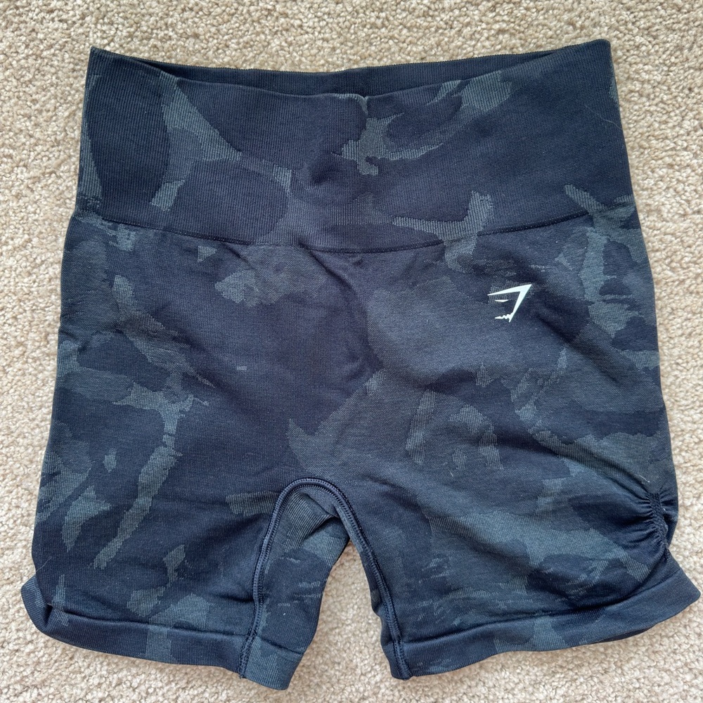 Gymshark shorts (camo)